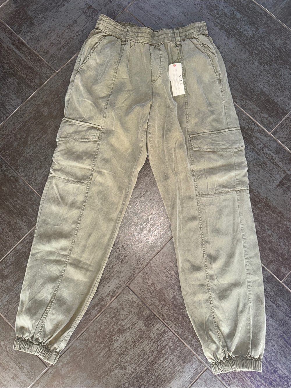 Sanctuary women’s fall Cargo Joggers in Olive Green low impact fibers